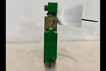 salg af John Deere 8400R  Hydraulic lift valve