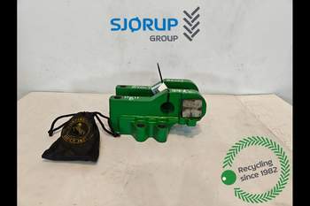 John Deere 8400R  Top Link Bracket