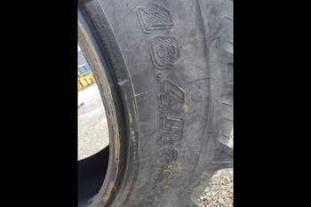 salg af Dæk Ford 8240 Bag Højre