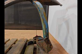 salg af Forskærm Ford 8240 Venstre