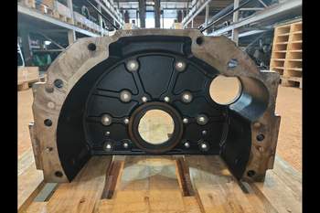 salg af Svinghjulshus Massey Ferguson 6718S