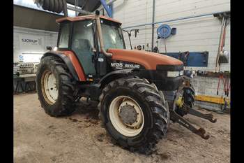 salg af New Holland M135 traktor