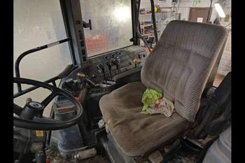 salg af New Holland M135 traktor