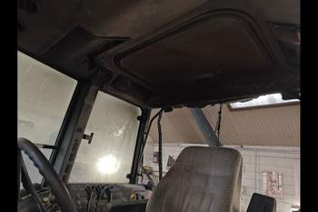 salg af New Holland M135 traktor