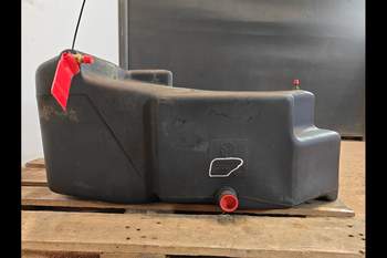salg af Dieseltank New Holland M135