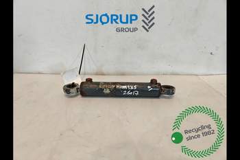 Styrcylinder för framaxel  M135 