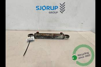 Styrcylinder för framaxel  M135 
