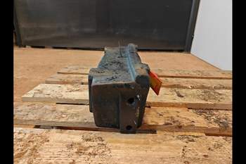 salg af Basisklods Massey Ferguson 7495