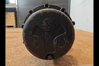 salg af Foraksel Massey Ferguson 7495