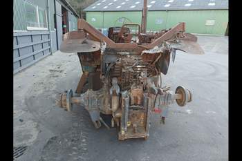 salg af New Holland 8870 traktor