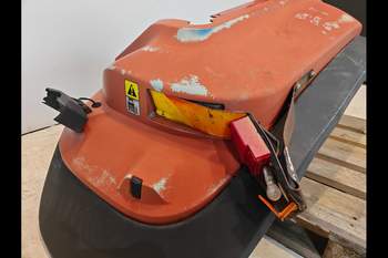 salg af New Holland G190 RIGHT Rear Fender