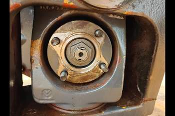 salg af Foraksel New Holland TM165