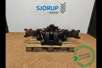 Massey Ferguson 7495  Suspension support