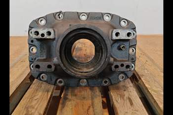 salg af Massey Ferguson 7495  Front axle house