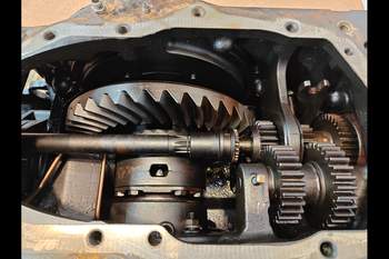 salg af Hinterachsen Massey Ferguson 6715s 