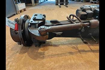 salg af Foraksel Massey Ferguson 6715s