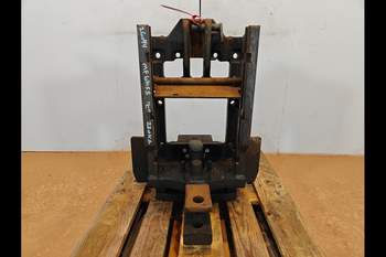 salg af Lyftdragkrokar/hitchkrokar Massey Ferguson 6715s 