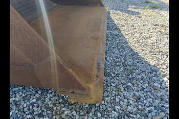 salg af Ausrüstung Volvo L220 