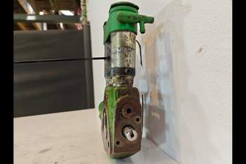 salg af John Deere 6210 Remote control valve