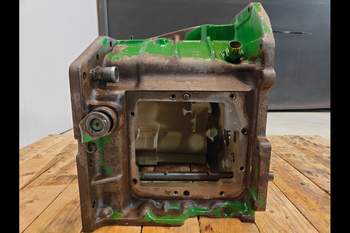 salg af John Deere 6210 Transmission Housing