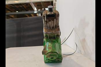salg af John Deere 6210 Hydraulic lift valve