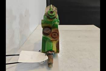 salg af John Deere 6210 Hydraulic lift valve