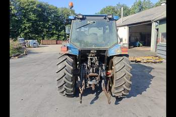 salg af New Holland 7840 traktor