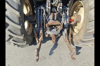salg af New Holland 7840 traktor