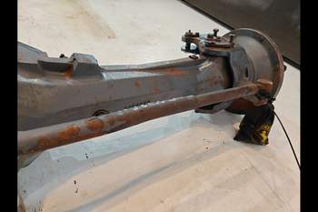 salg af Foraksel New Holland 7840