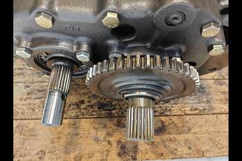 salg af Gearkasse New Holland 7840