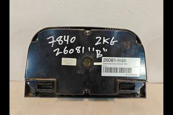 salg af Instrument New Holland 7840