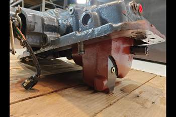 salg af Lift New Holland 7840