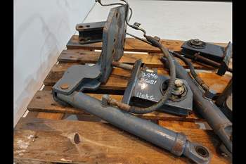 salg af Liftcylinder New Holland 7840