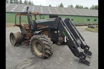 salg af New Holland 8560 traktor