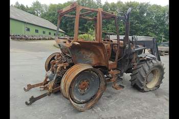salg af New Holland 8560 traktor