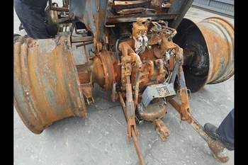 salg af New Holland 8560 traktor