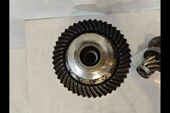 salg af Kpl. Differentiale New Holland 8340