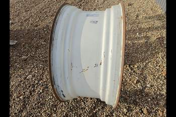 salg af Fælgring New Holland 8340 Bag Venstre