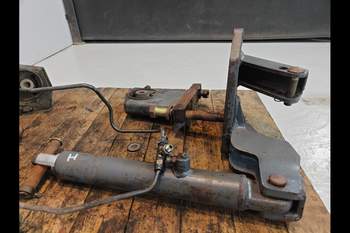 salg af Liftcylinder New Holland 8340