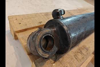 salg af Bomcylinder New Holland B115D
