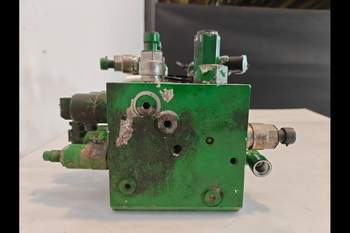 salg af John Deere 8320R Hydraulic brake valve