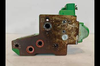 salg af John Deere 8320R Remote valve end plate