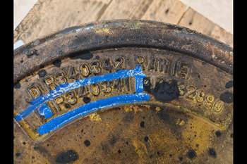 salg af John Deere 8320R RIGHT Front axle final drive