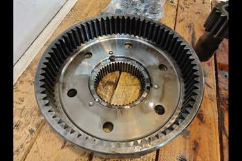 salg af John Deere 8320R RIGHT Front axle final drive