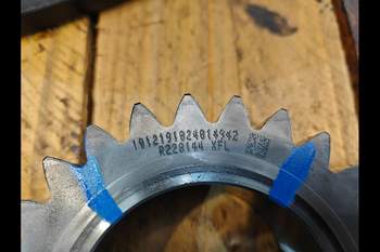 salg af John Deere 8320R RIGHT Front axle final drive