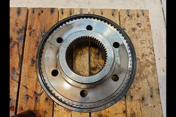 salg af John Deere 8320R RIGHT Front axle final drive