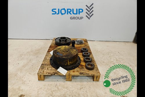 salg af John Deere 8320R RIGHT Front axle final drive