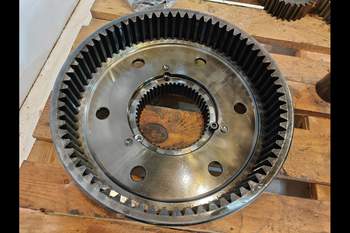 salg af John Deere 8320R LEFT Front axle final drive