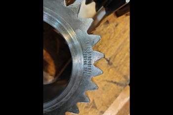 salg af John Deere 8320R LEFT Front axle final drive