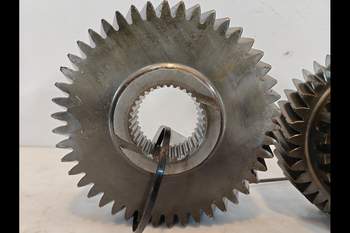 salg af John Deere 8320R Transmission Parts